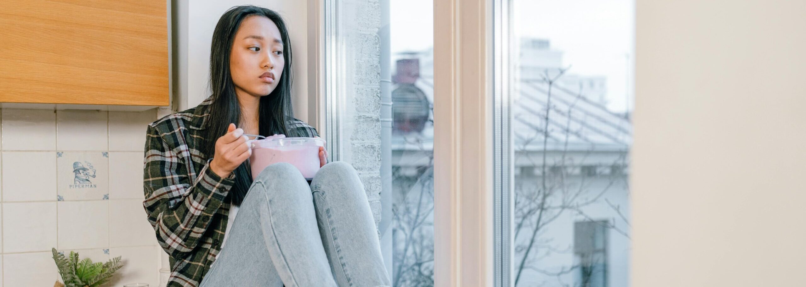 Comer Emocional: Como Ele Sabota Seu Processo de Emagrecimento (e o Que Fazer Sobre Isso)